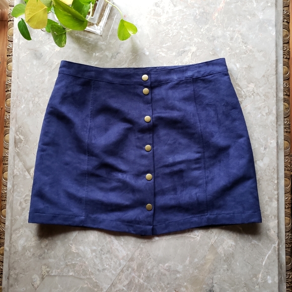 Old Navy Dresses & Skirts - 🔥Old Navy suede skirt